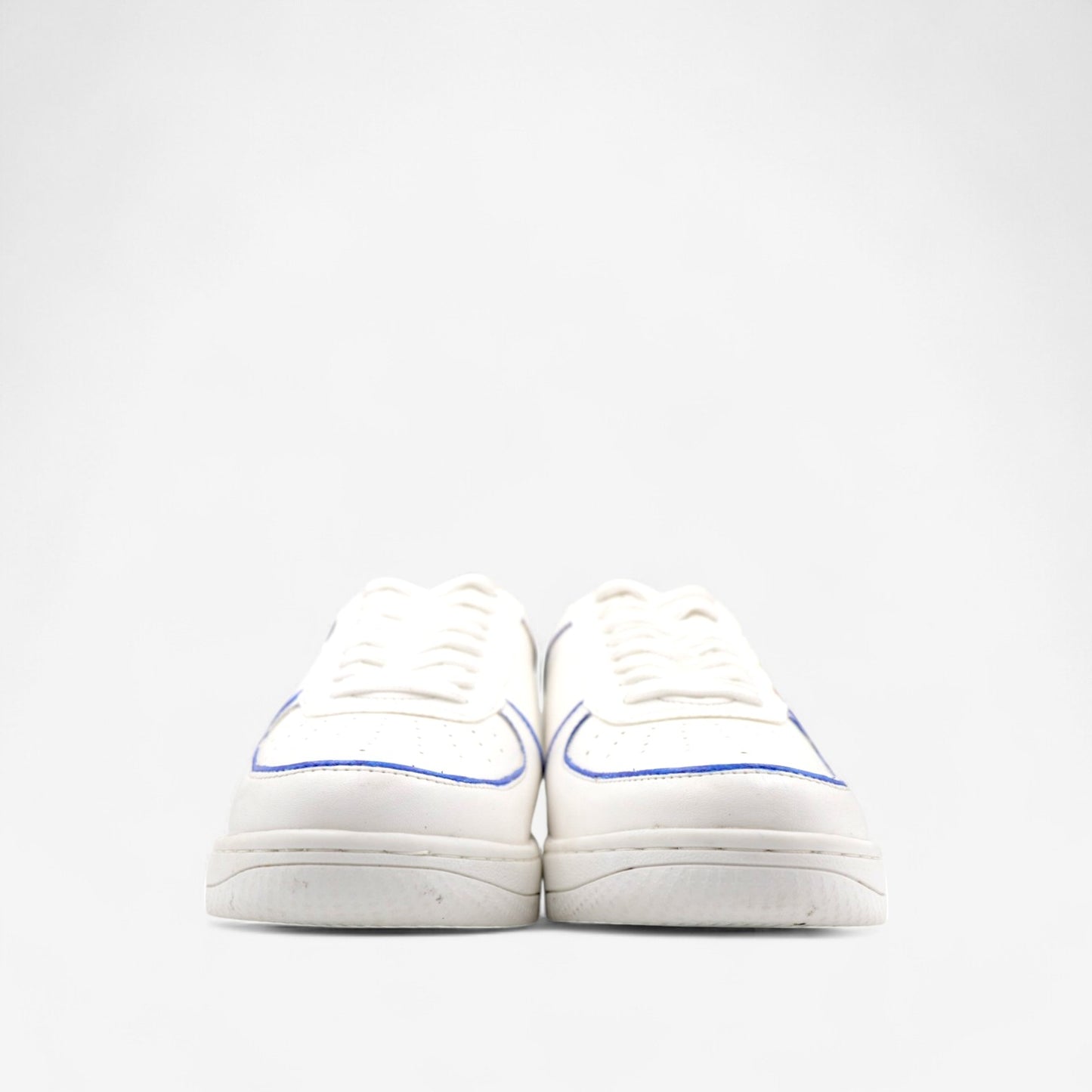 Bart Simpson spray-painting a swoosh