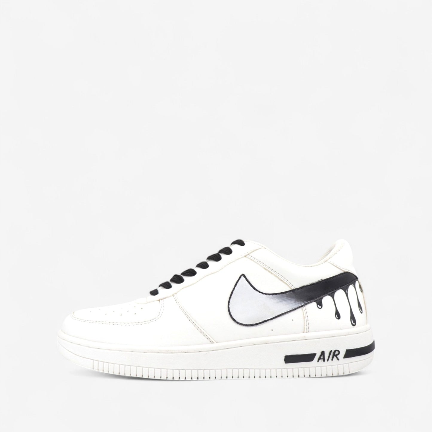 INLACE "Drip Swoosh" – Monochrome Edition